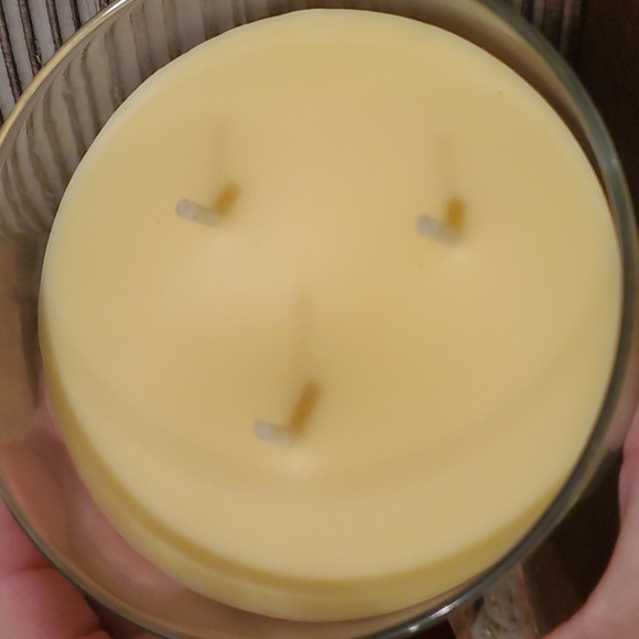 Goose Creek Soy Candle 14.5 oz Pinneapple Cake Pop - Picture 6 of 6